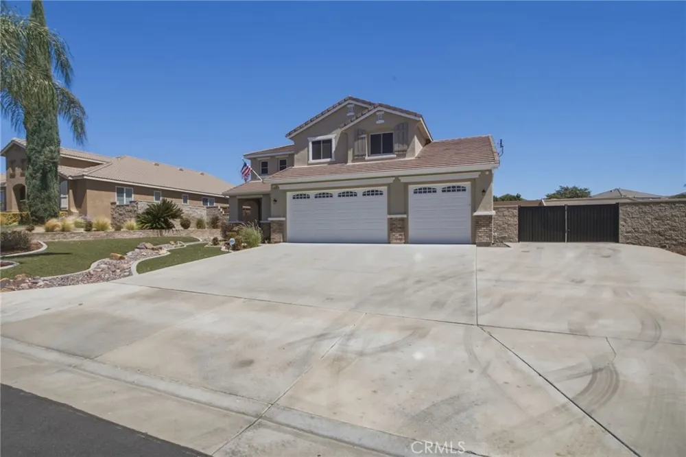 19316 Aspenleaf Perris, CA 92570