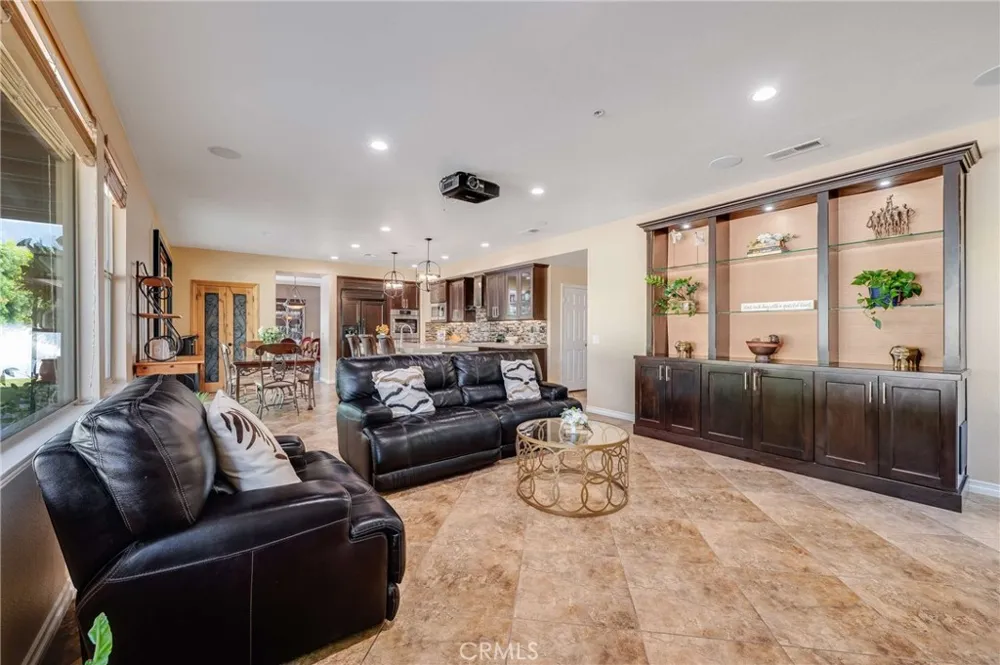 6137 Ridgemont La Verne, CA 91750