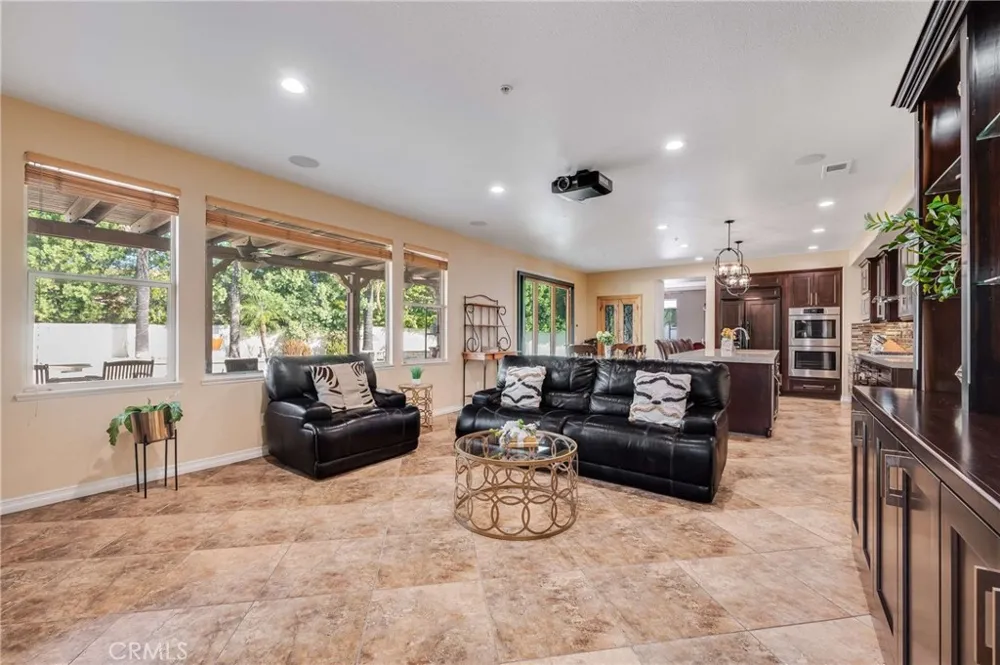 6137 Ridgemont La Verne, CA 91750