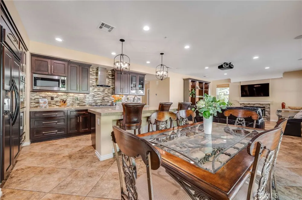 6137 Ridgemont La Verne, CA 91750