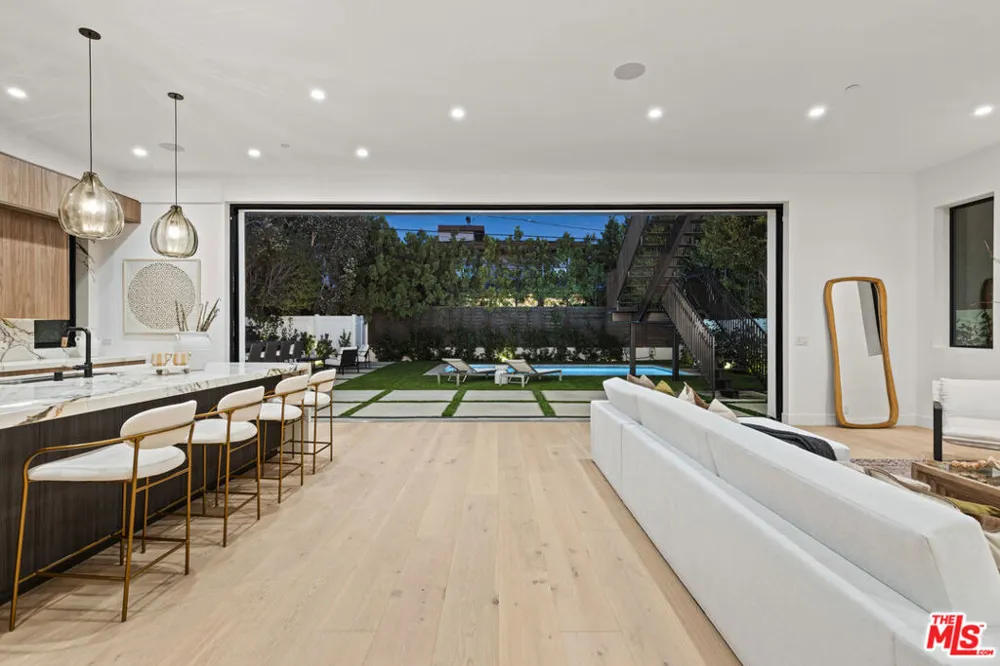 1964 Thayer Avenue Los Angeles, CA 90025