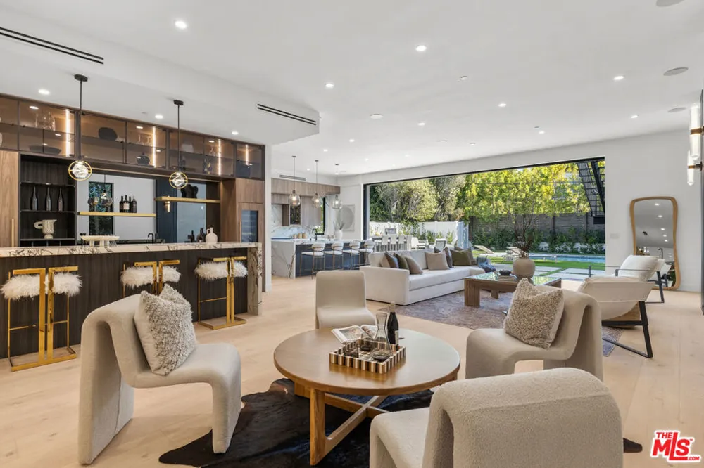 1964 Thayer Avenue Los Angeles, CA 90025