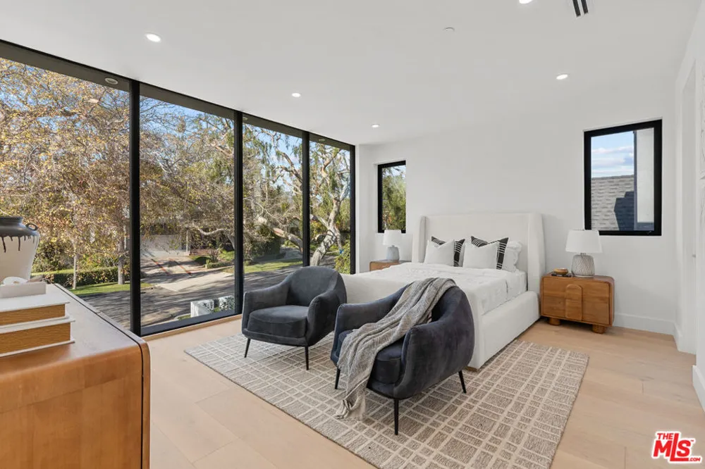 1964 Thayer Avenue Los Angeles, CA 90025