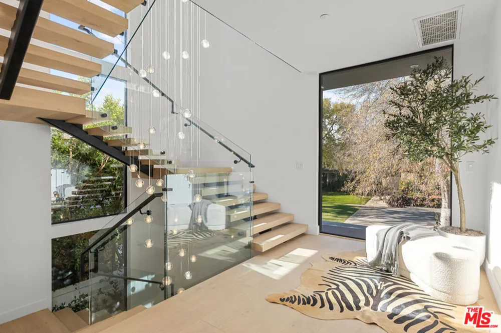 1964 Thayer Avenue Los Angeles, CA 90025