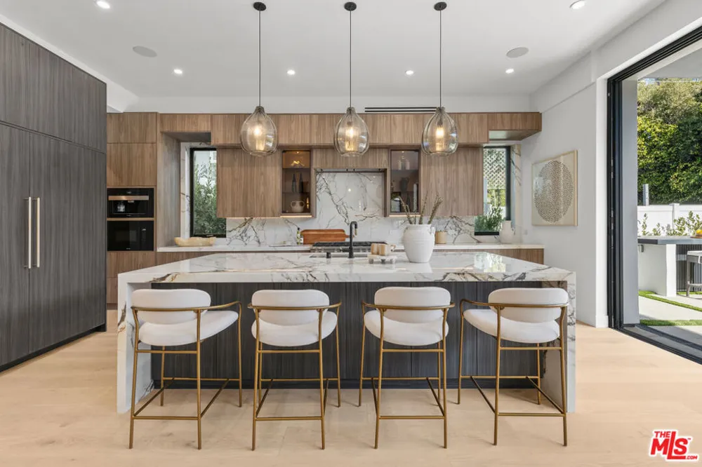1964 Thayer Avenue Los Angeles, CA 90025