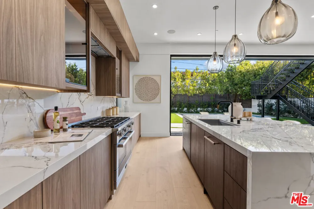 1964 Thayer Avenue Los Angeles, CA 90025