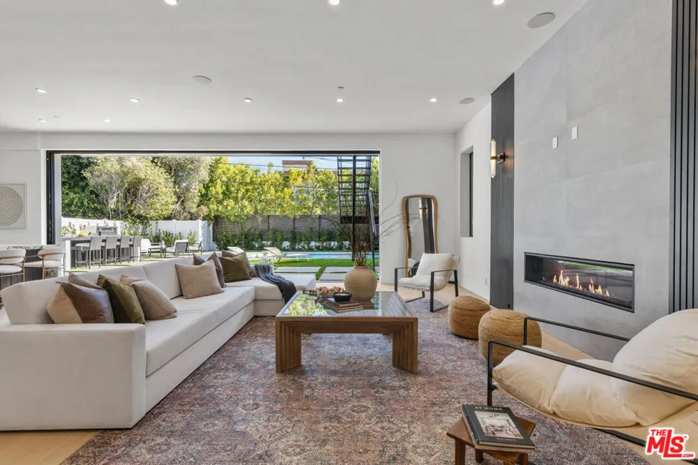 1964 Thayer Avenue Los Angeles, CA 90025
