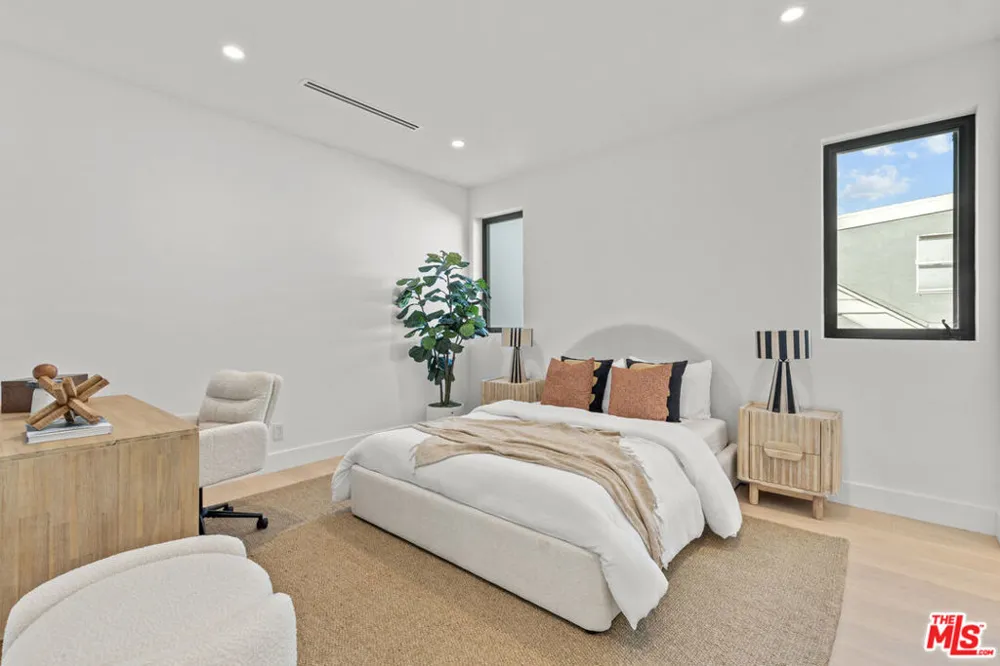 1964 Thayer Avenue Los Angeles, CA 90025