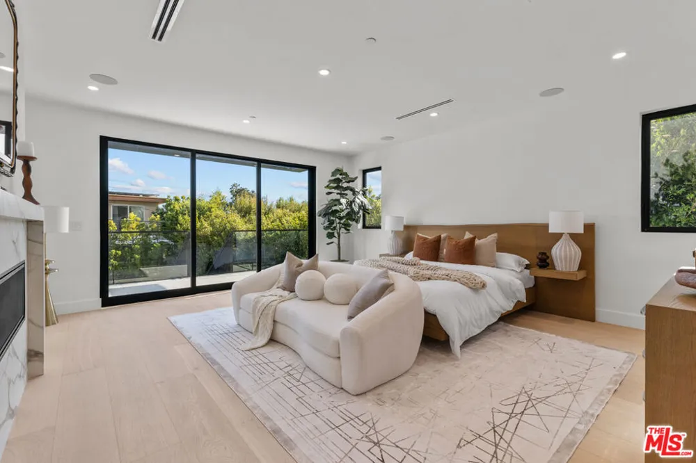 1964 Thayer Avenue Los Angeles, CA 90025