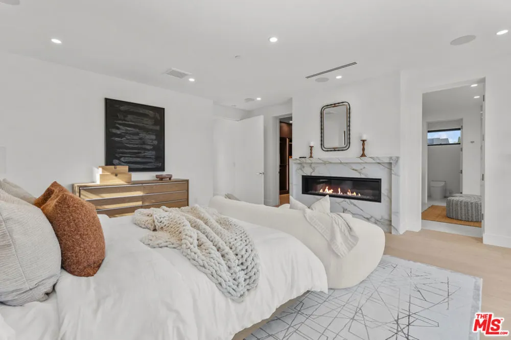 1964 Thayer Avenue Los Angeles, CA 90025