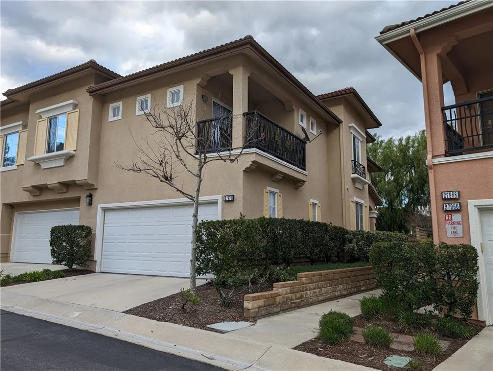 27976 Trillium Lane Valencia, CA 91354