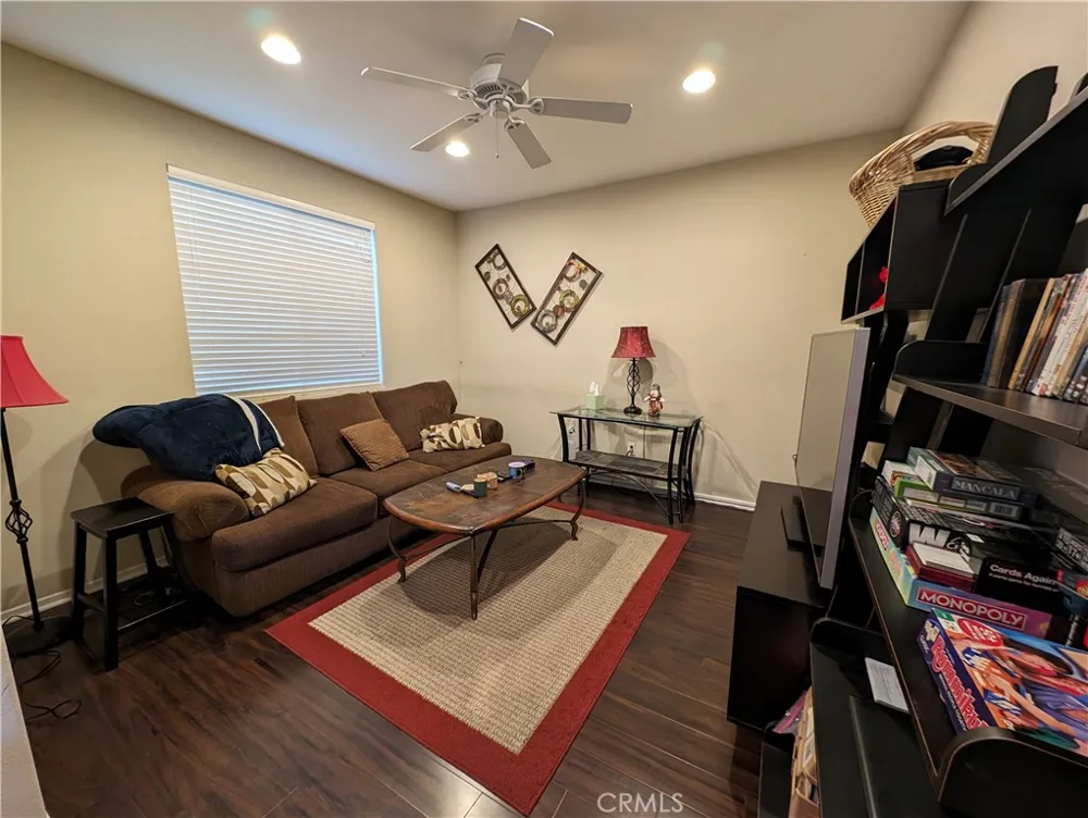 27976 Trillium Lane Valencia, CA 91354