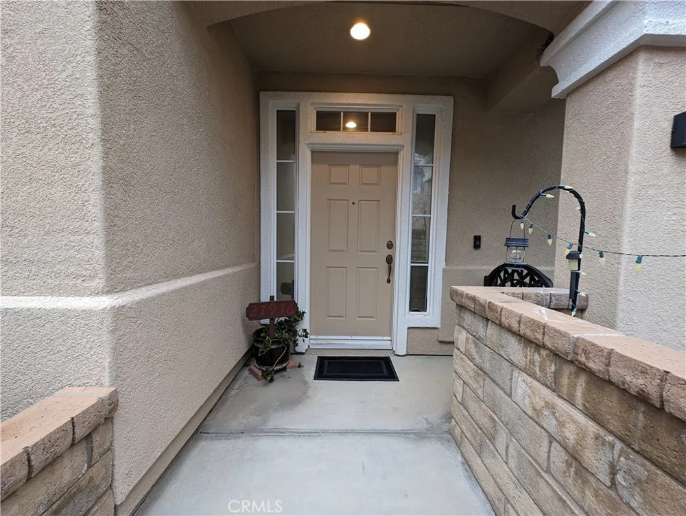 27976 Trillium Lane Valencia, CA 91354
