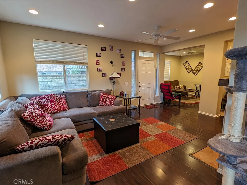 27976 Trillium Lane Valencia, CA 91354