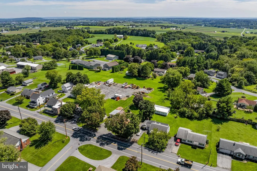 426 E 28TH DIVISION HIGHWAY Lititz, PA 17543