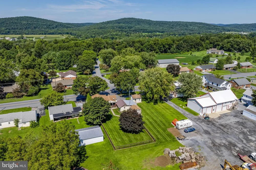 426 E 28TH DIVISION HIGHWAY Lititz, PA 17543