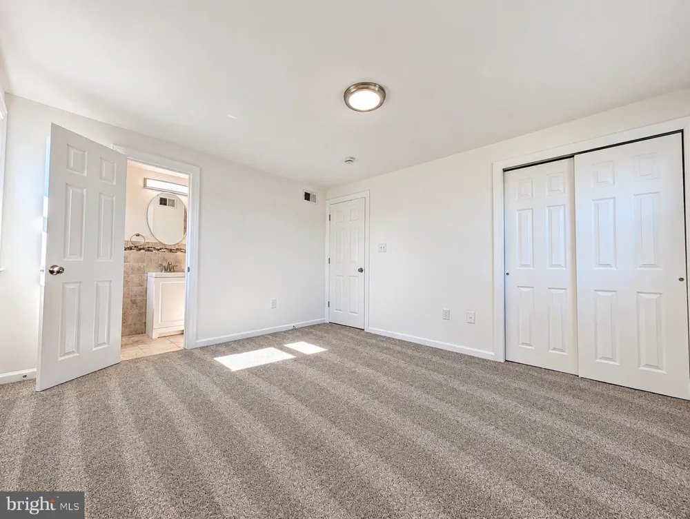 302 S CHESTER AVENUE Delran, NJ 08075
