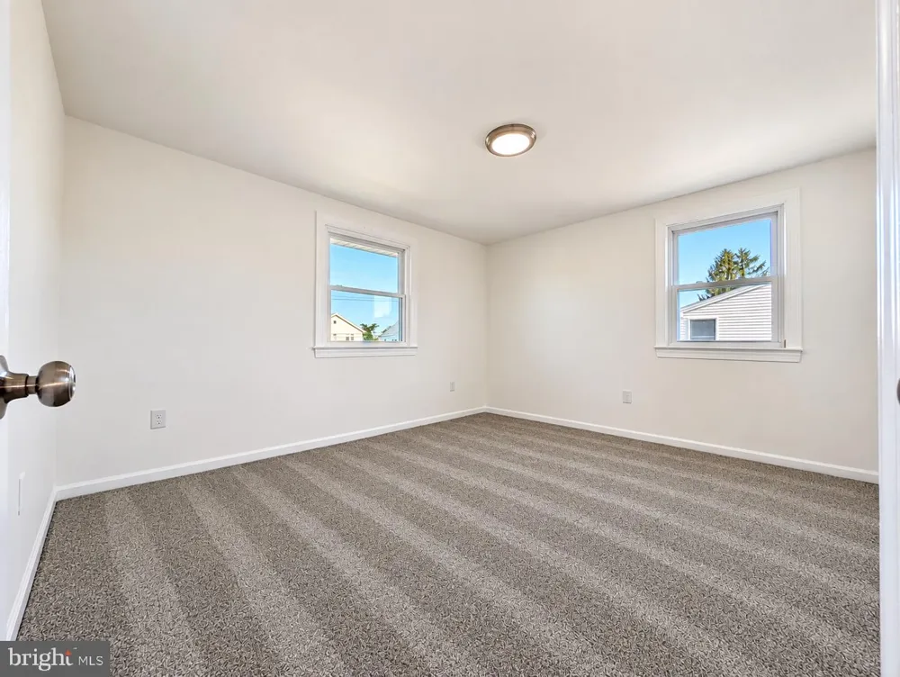 302 S CHESTER AVENUE Delran, NJ 08075