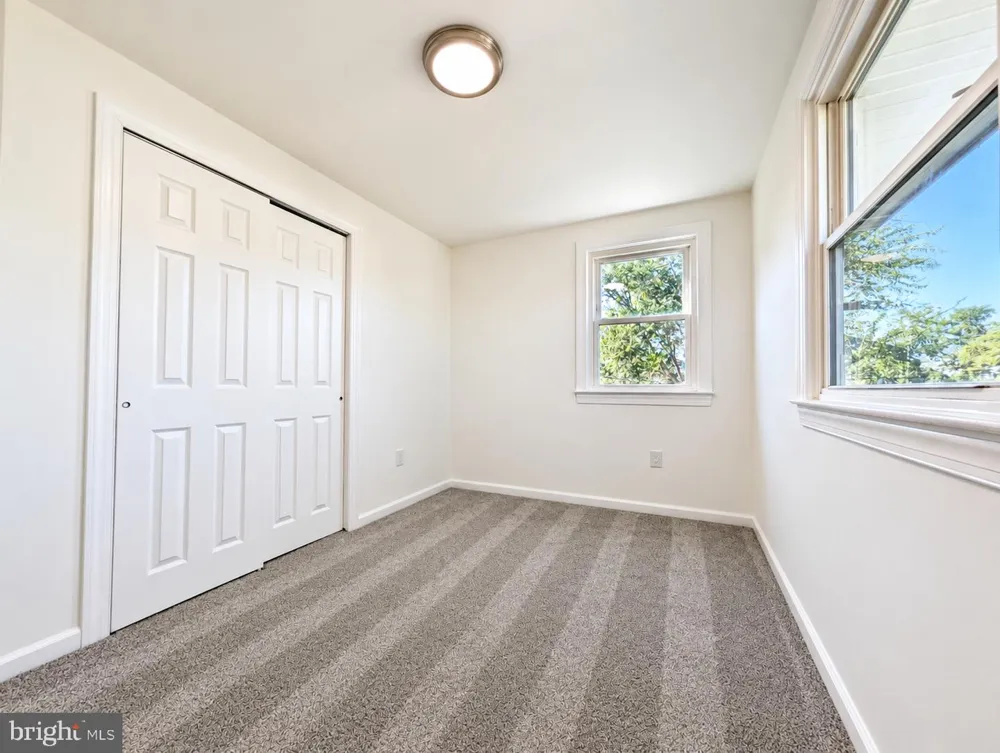 302 S CHESTER AVENUE Delran, NJ 08075