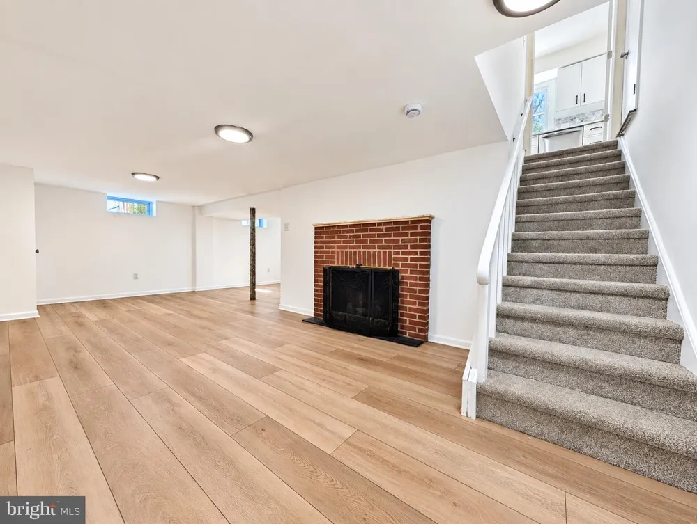 302 S CHESTER AVENUE Delran, NJ 08075