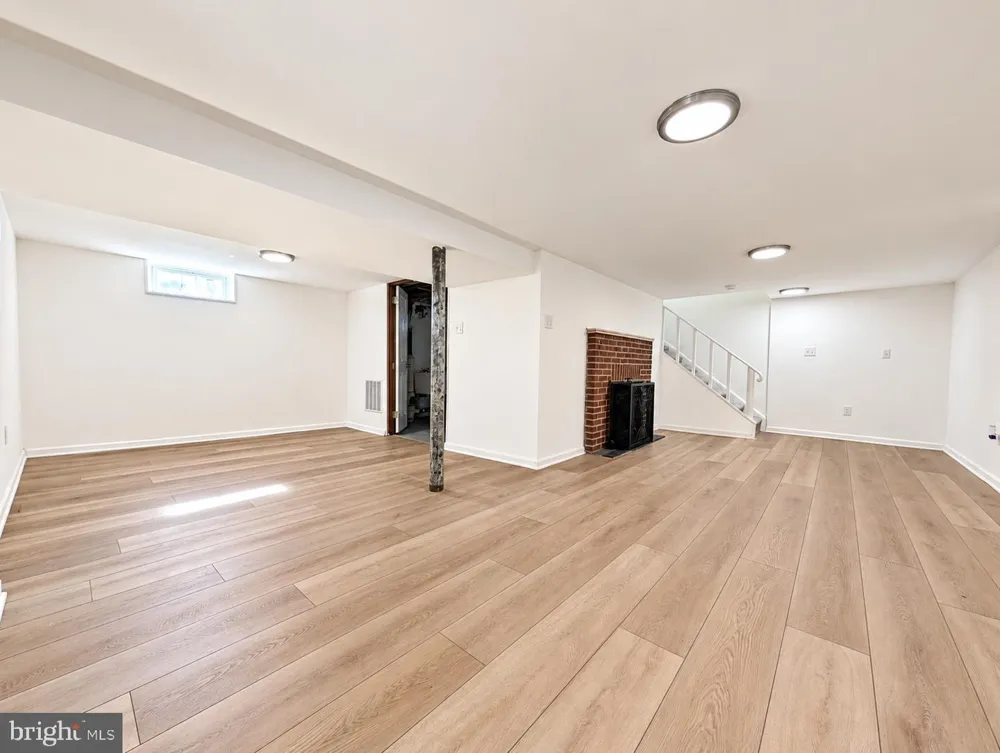 302 S CHESTER AVENUE Delran, NJ 08075