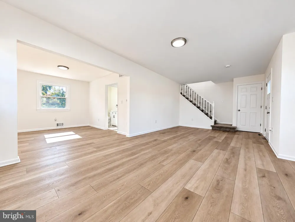 302 S CHESTER AVENUE Delran, NJ 08075