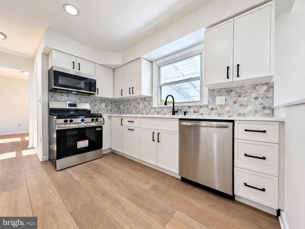 302 S CHESTER AVENUE Delran, NJ 08075