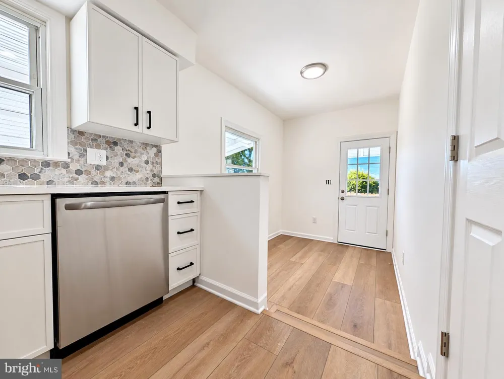 302 S CHESTER AVENUE Delran, NJ 08075