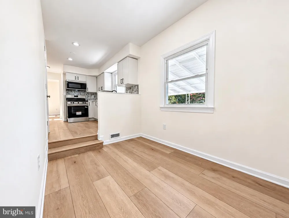 302 S CHESTER AVENUE Delran, NJ 08075