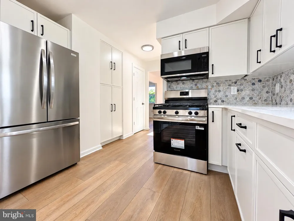 302 S CHESTER AVENUE Delran, NJ 08075