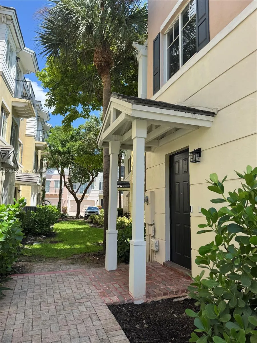 500 NW 39th Cir Boca Raton, FL 33431