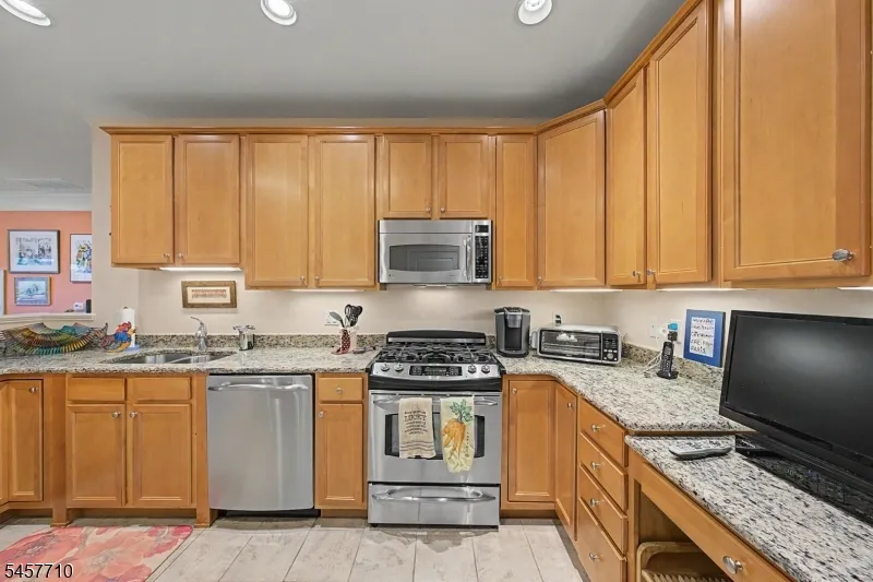 4421 Warrens Way Wanaque, NJ 07465