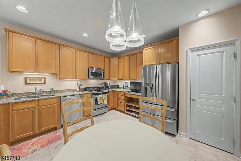 4421 Warrens Way Wanaque, NJ 07465