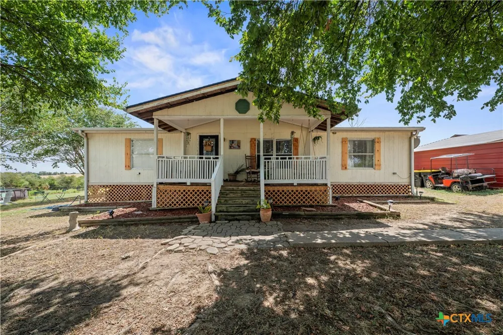 140 Private Road 801 Lott, TX 76656