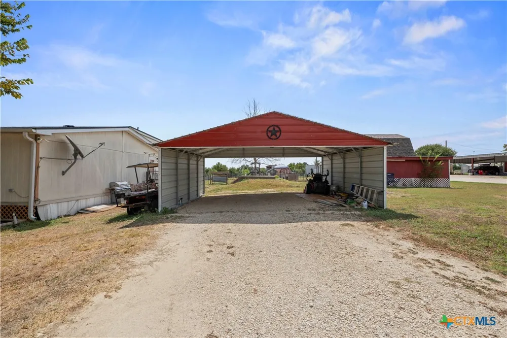 140 Private Road 801 Lott, TX 76656