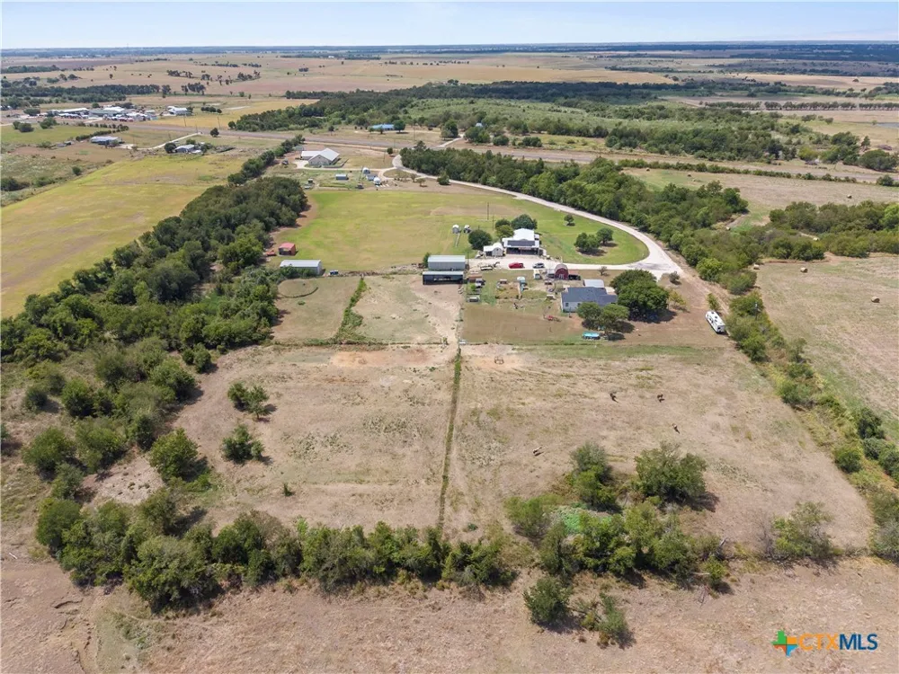 140 Private Road 801 Lott, TX 76656