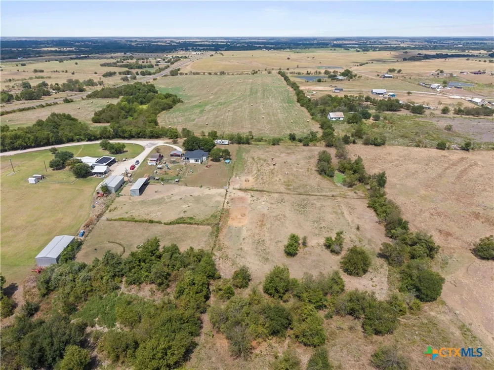 140 Private Road 801 Lott, TX 76656
