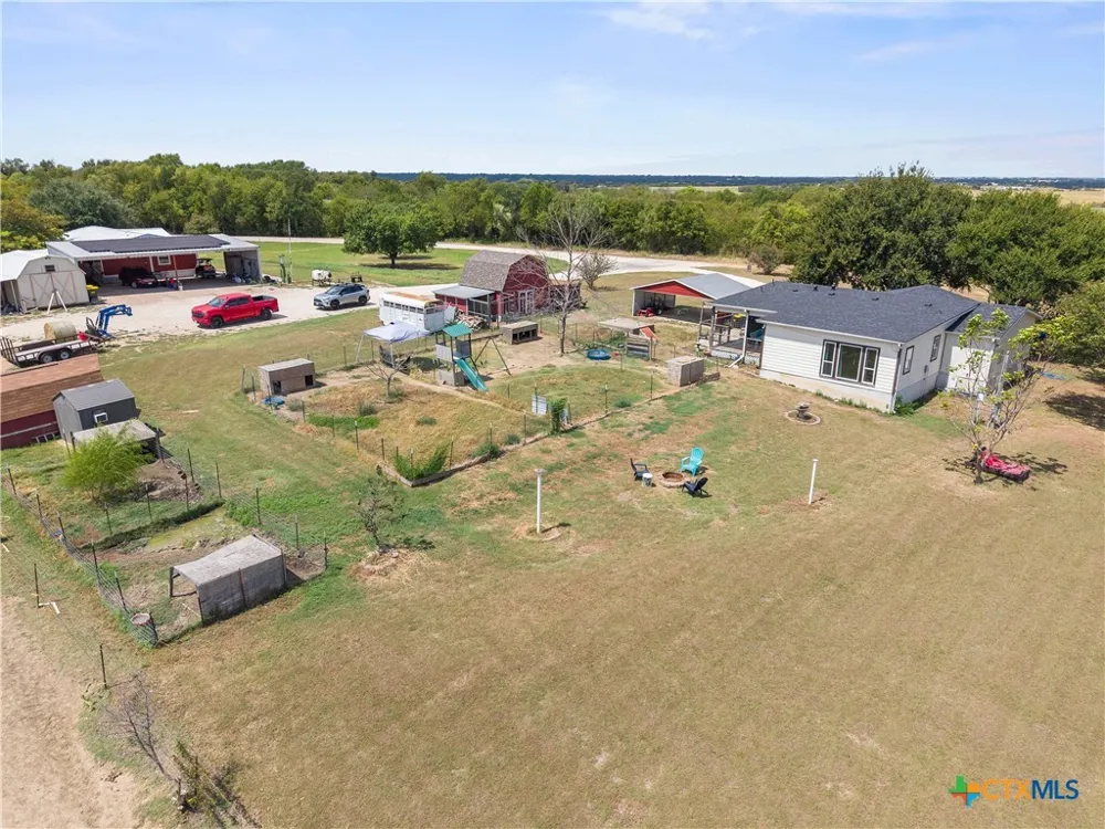 140 Private Road 801 Lott, TX 76656