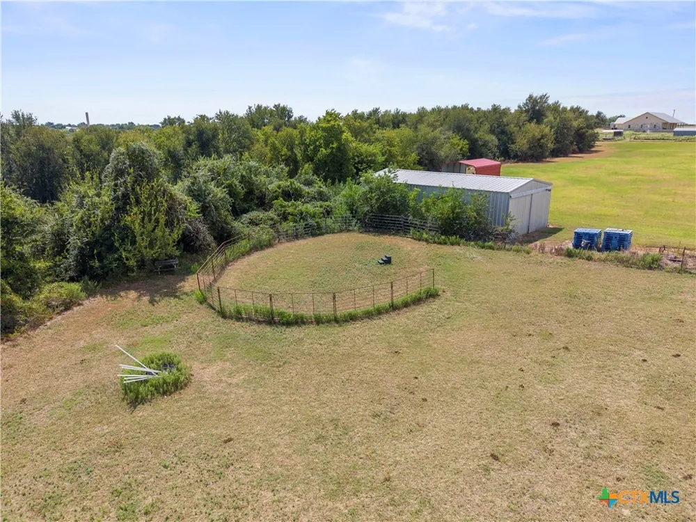 140 Private Road 801 Lott, TX 76656