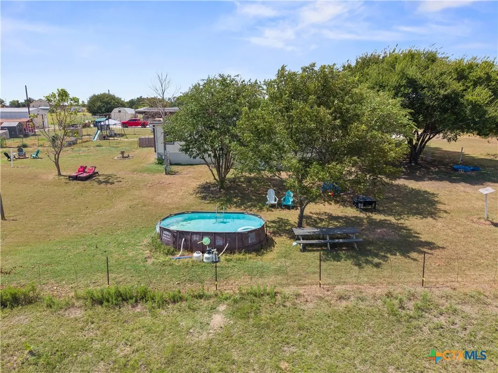 140 Private Road 801 Lott, TX 76656