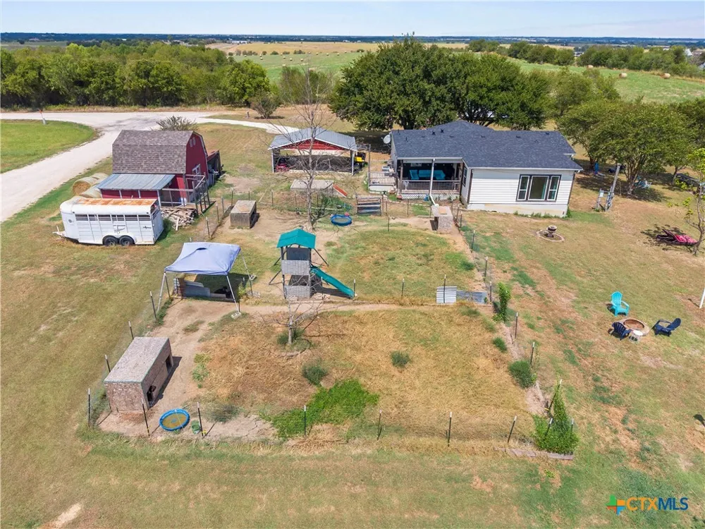 140 Private Road 801 Lott, TX 76656