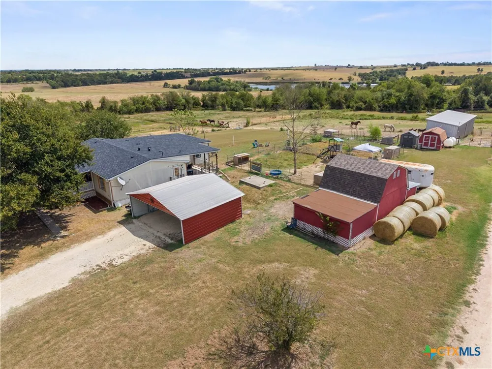 140 Private Road 801 Lott, TX 76656