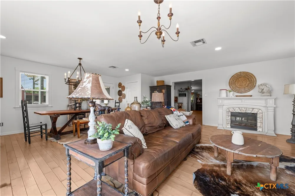 140 Private Road 801 Lott, TX 76656