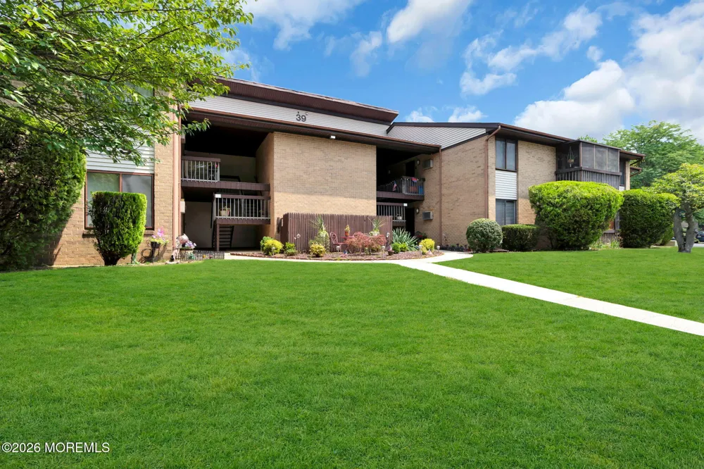39 Meadow Green Circle #D Manalapan, NJ 07726
