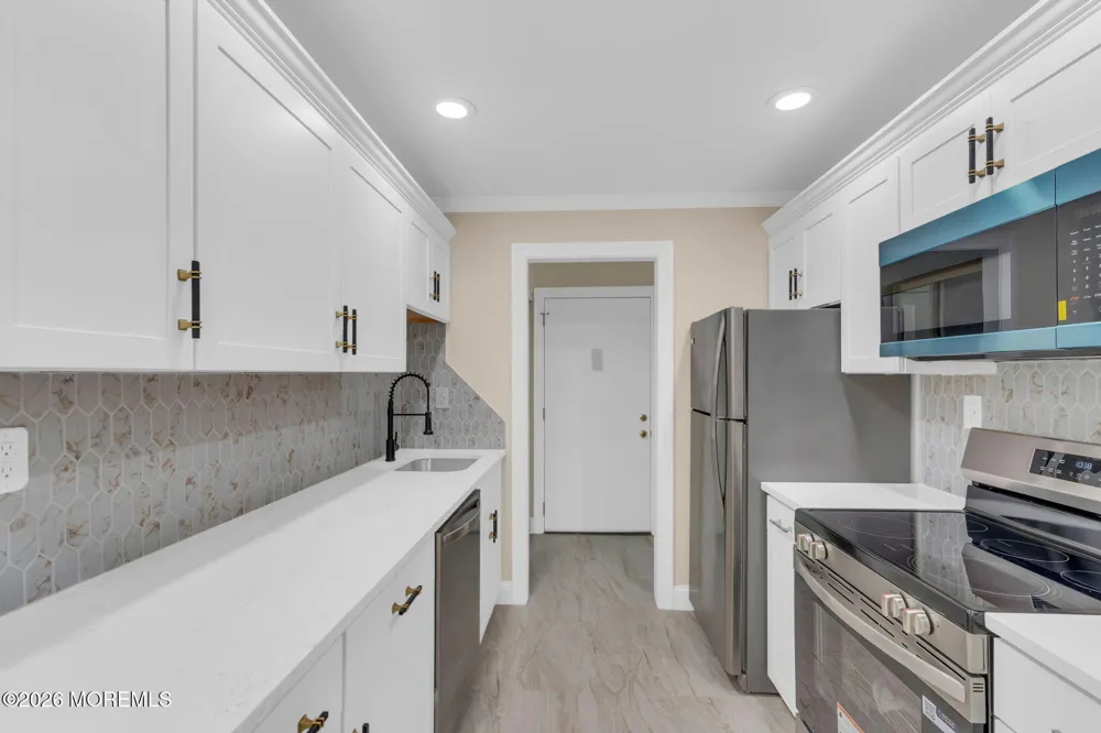 39 Meadow Green Circle #D Manalapan, NJ 07726