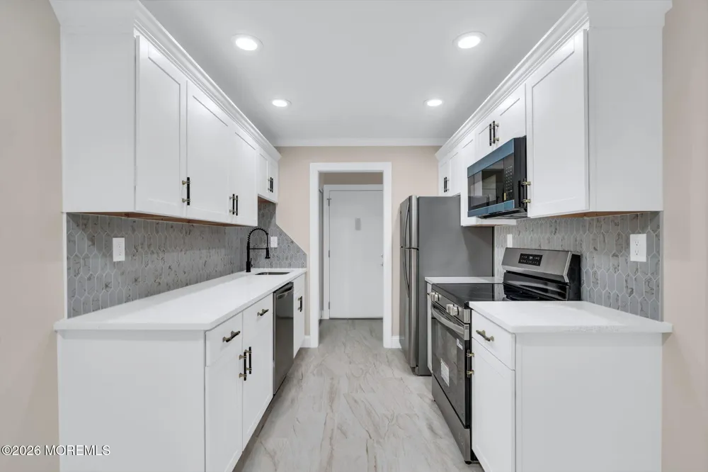 39 Meadow Green Circle #D Manalapan, NJ 07726