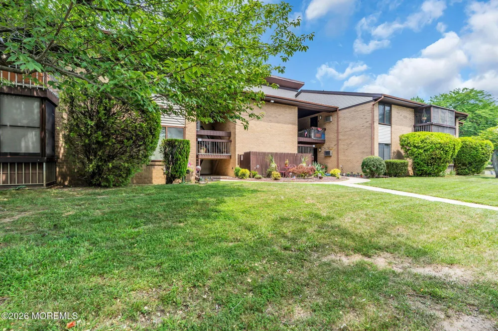 39 Meadow Green Circle #D Manalapan, NJ 07726