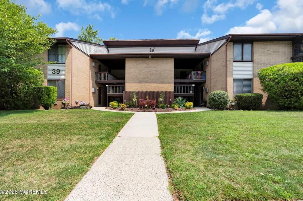 39 Meadow Green Circle #D Manalapan, NJ 07726