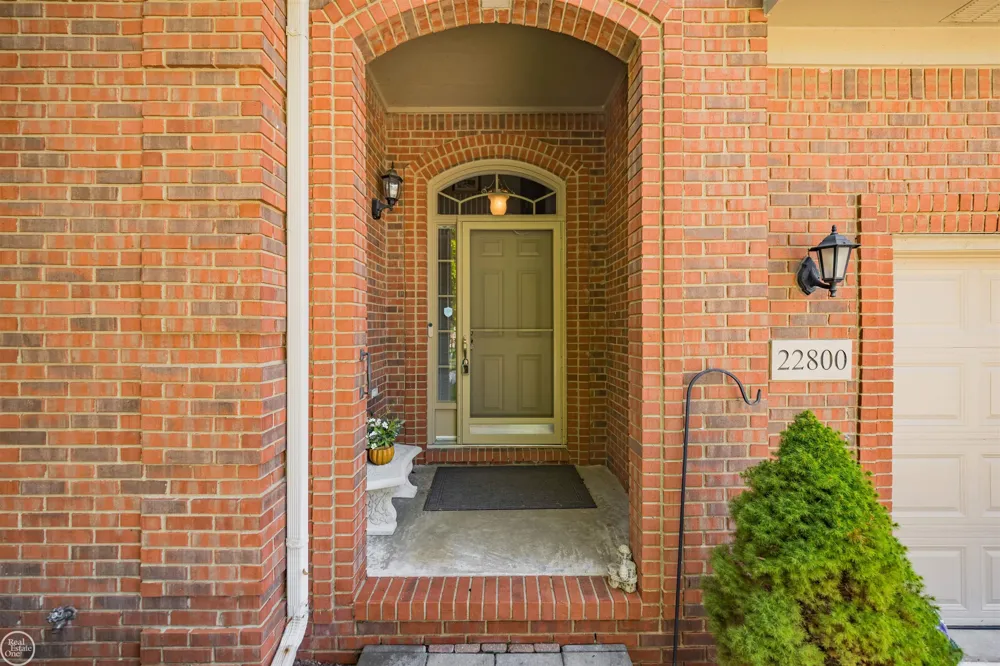22800 Amber River Drive Macomb Township, MI 48042