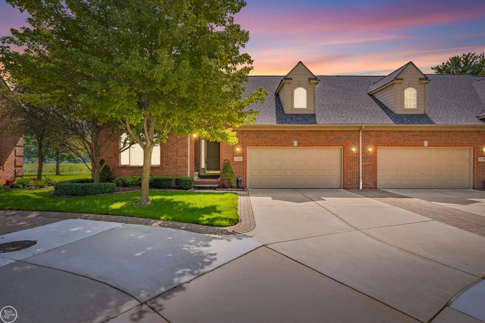 22800 Amber River Drive Macomb Township, MI 48042